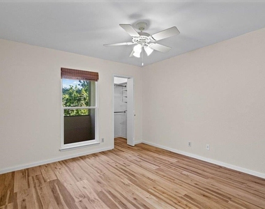 6718 Silvermine Dr - Photo Thumbnail 12