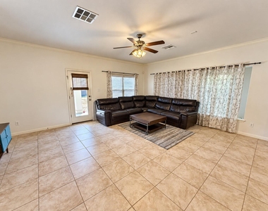 311 Sycamore St - Photo Thumbnail 2
