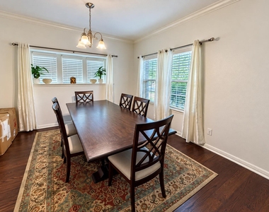 311 Sycamore St - Photo Thumbnail 4