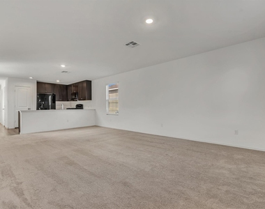231 Gabbro Gdns - Photo Thumbnail 9