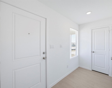 408 Paris St - Photo Thumbnail 3