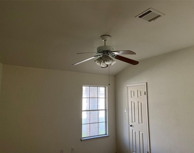 3114 Jazz St - Photo Thumbnail 6