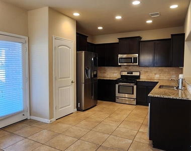 636 Carly Ann Ln - Photo Thumbnail 4