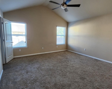 636 Carly Ann Ln - Photo Thumbnail 11
