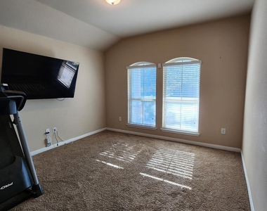 636 Carly Ann Ln - Photo Thumbnail 10