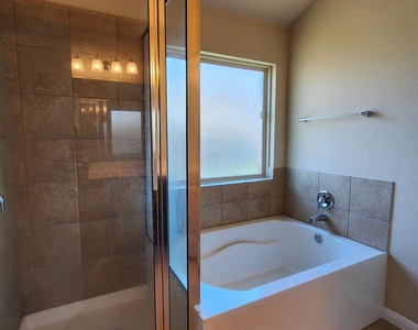 636 Carly Ann Ln - Photo Thumbnail 13