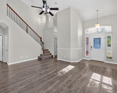 401 Foster Ln - Photo Thumbnail 2