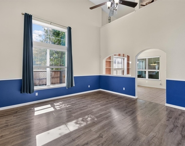 401 Foster Ln - Photo Thumbnail 3