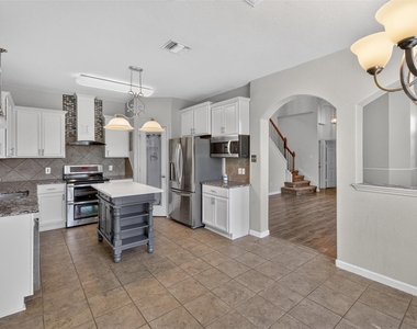 401 Foster Ln - Photo Thumbnail 4