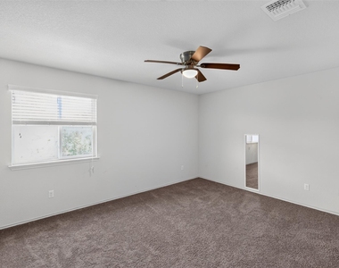 401 Foster Ln - Photo Thumbnail 13