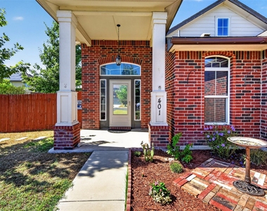 401 Foster Ln - Photo Thumbnail 1