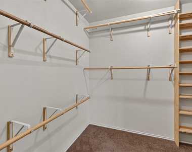 401 Foster Ln - Photo Thumbnail 10