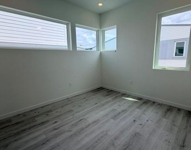 2000 Riverside Farms Road Rd - Photo Thumbnail 15