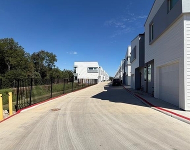 2000 Riverside Farms Road Rd - Photo Thumbnail 2