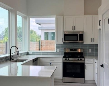 2000 Riverside Farms Road Rd - Photo Thumbnail 8