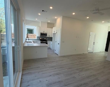 2000 Riverside Farms Road Rd - Photo Thumbnail 7