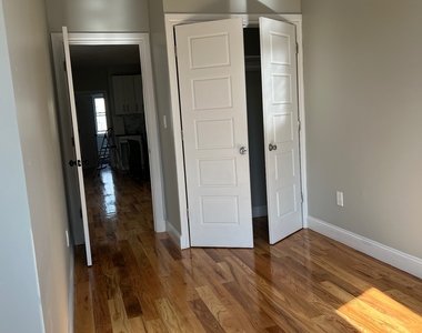 593 Barbey Street - Photo Thumbnail 4