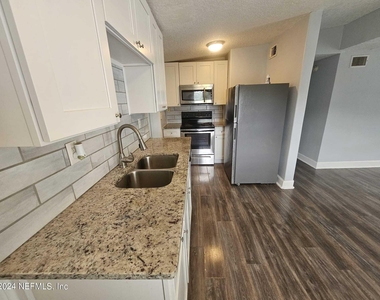 6440 Lockhart Drive E - Photo Thumbnail 11