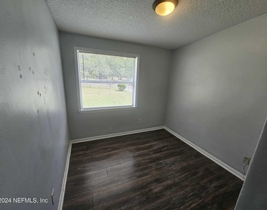 6440 Lockhart Drive E - Photo Thumbnail 21