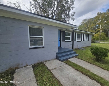 6440 Lockhart Drive E - Photo Thumbnail 8