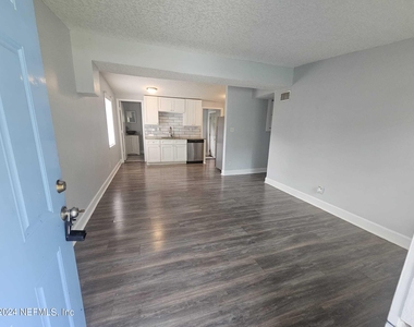 6440 Lockhart Drive E - Photo Thumbnail 6