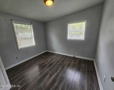 6440 Lockhart Drive E - Photo Thumbnail 18
