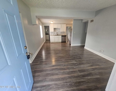 6440 Lockhart Drive E - Photo Thumbnail 5