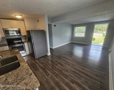 6440 Lockhart Drive E - Photo Thumbnail 12