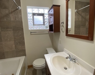 1745 W Albion Avenue - Photo Thumbnail 6