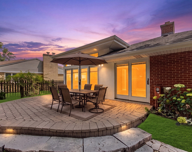 924 Brookline Lane - Photo Thumbnail 2