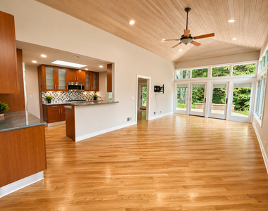 924 Brookline Lane - Photo Thumbnail 6