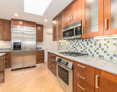 924 Brookline Lane - Photo Thumbnail 8