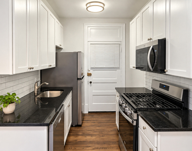 905 W Altgeld Street - Photo Thumbnail 3