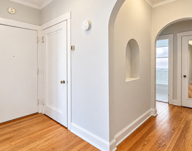 6414 N Newgard Avenue - Photo Thumbnail 4