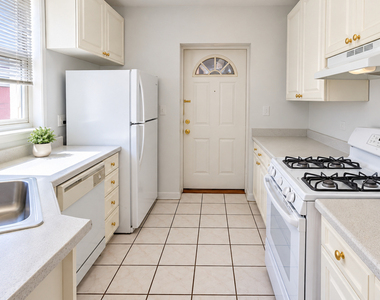 6414 N Newgard Avenue - Photo Thumbnail 20