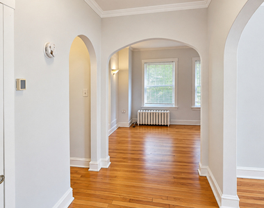 6414 N Newgard Avenue - Photo Thumbnail 3