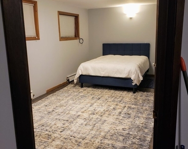 3819 N Kenneth Avenue - Photo Thumbnail 4