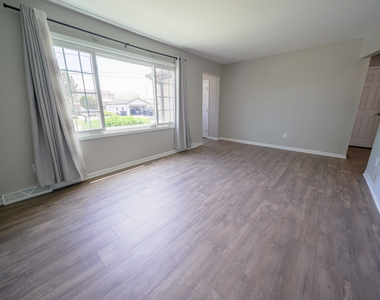 8240 S Octavia Avenue - Photo Thumbnail 2