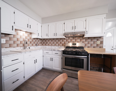 8240 S Octavia Avenue - Photo Thumbnail 3