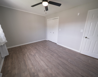 8240 S Octavia Avenue - Photo Thumbnail 8