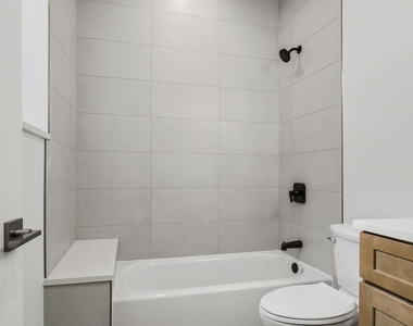 6914 N Sheridan Road - Photo Thumbnail 26