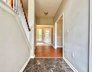 2865 Fairburn Circle Sw - Photo Thumbnail 1