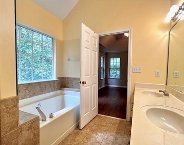 2865 Fairburn Circle Sw - Photo Thumbnail 9
