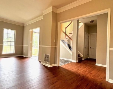 2865 Fairburn Circle Sw - Photo Thumbnail 2