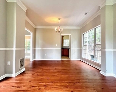 2865 Fairburn Circle Sw - Photo Thumbnail 3