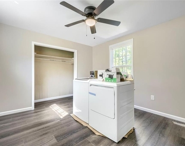 1867 Glendale Drive - Photo Thumbnail 23