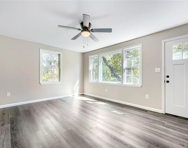 1867 Glendale Drive - Photo Thumbnail 5