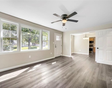 1867 Glendale Drive - Photo Thumbnail 6