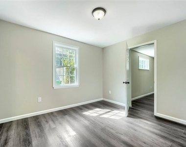 1867 Glendale Drive - Photo Thumbnail 17