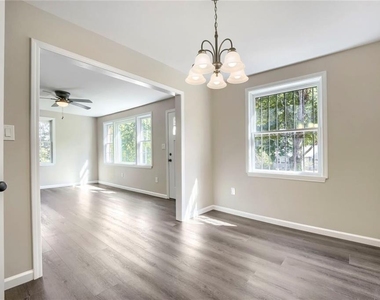 1867 Glendale Drive - Photo Thumbnail 9